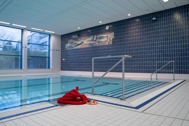 Hallenbad Becken